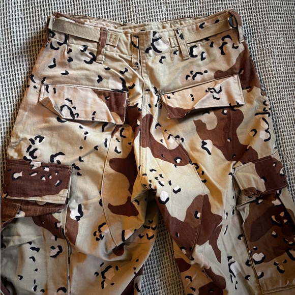 Urban Renewal Desert “chocolate chip” camouflage cargo pants - Picture 8 of 9